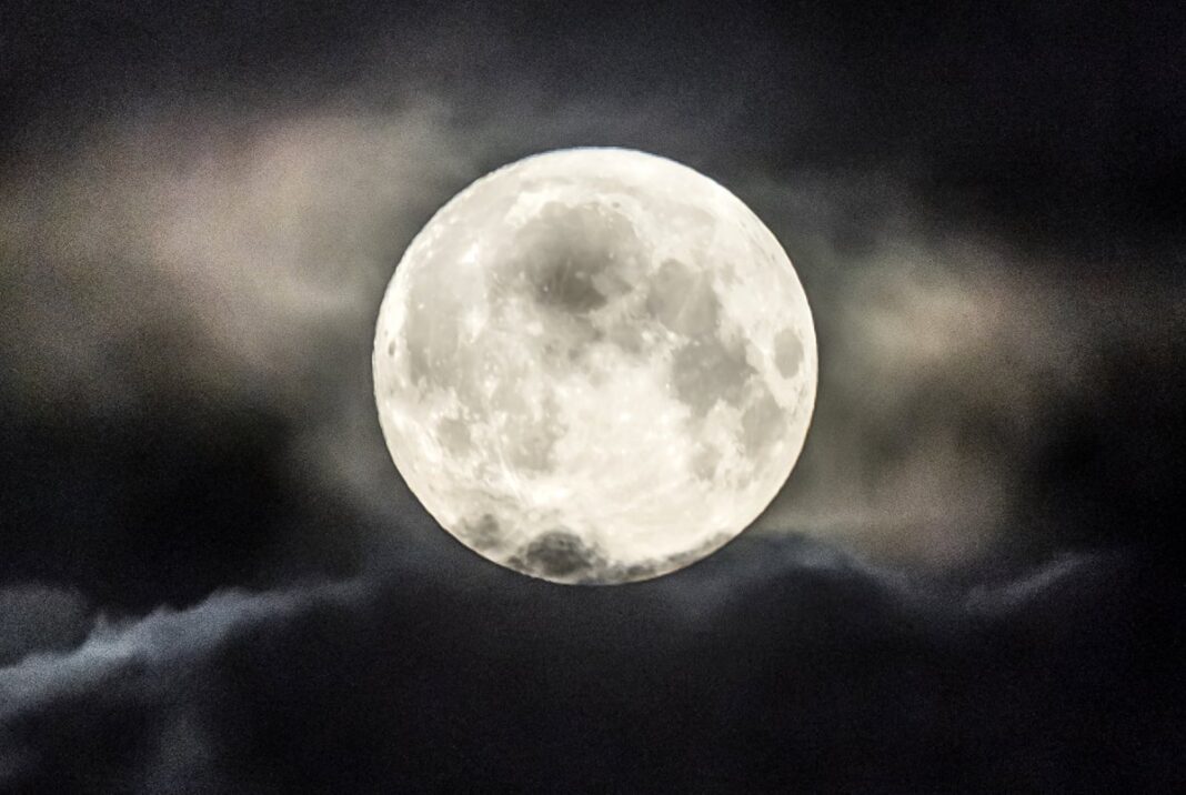 supermoon-should-be-‘easy-to-spot’-if-there-are-no-clouds-on-wednesday