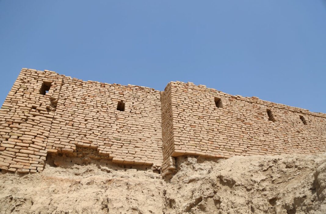 ruins-of-5,000-year-old-tavern-with-oven,-fridge-and-ancient-beer-recipe-unearthed-in-iraq