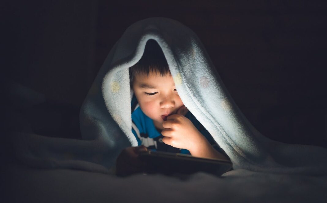 study-reveals-‘simple-way’-to-reduce-harmful-effects-of-screen-time-on-infants