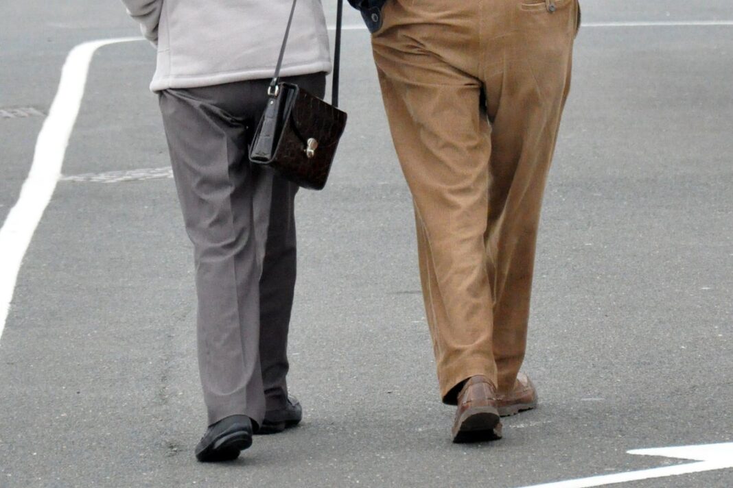 older-adults-who-walk-more-‘less-likely-to-have-a-heart-attack-or-stroke’