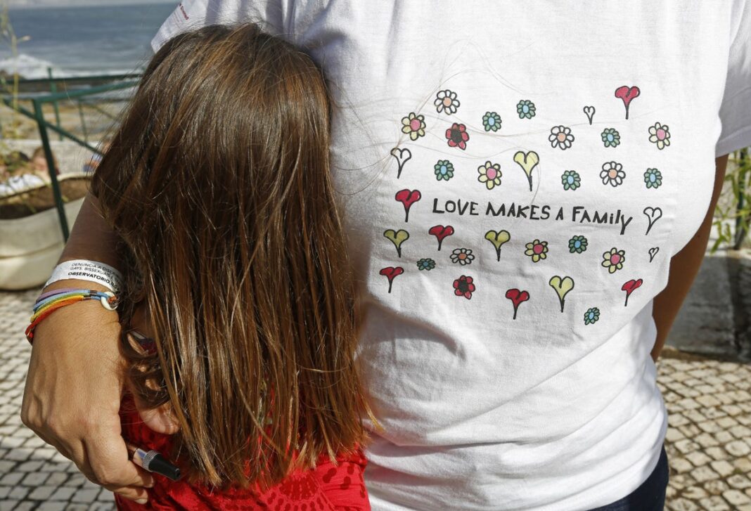 children-of-same-sex-couples-fare-as-well-as-those-of-heterosexual-ones,-study-finds