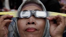 ‘mind-blowing’-solar-eclipse-stuns-viewers-in-australia,-indonesia