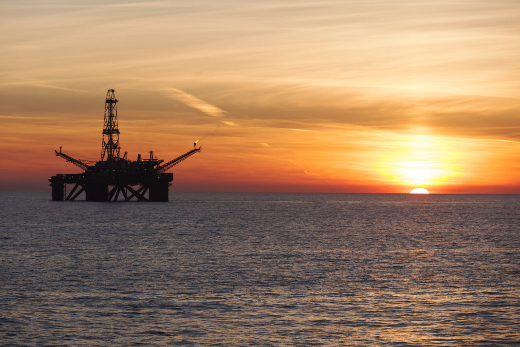 ministers-‘backtracking’-on-fossil-fuel-commitments-has-cost-uk-net-zero-leadership,-report-says